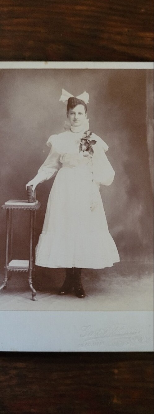 Victorian Photograph of a Young Woman